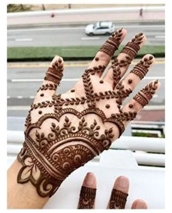 Lace Arch Theme Using Front Hand Mehndi Design